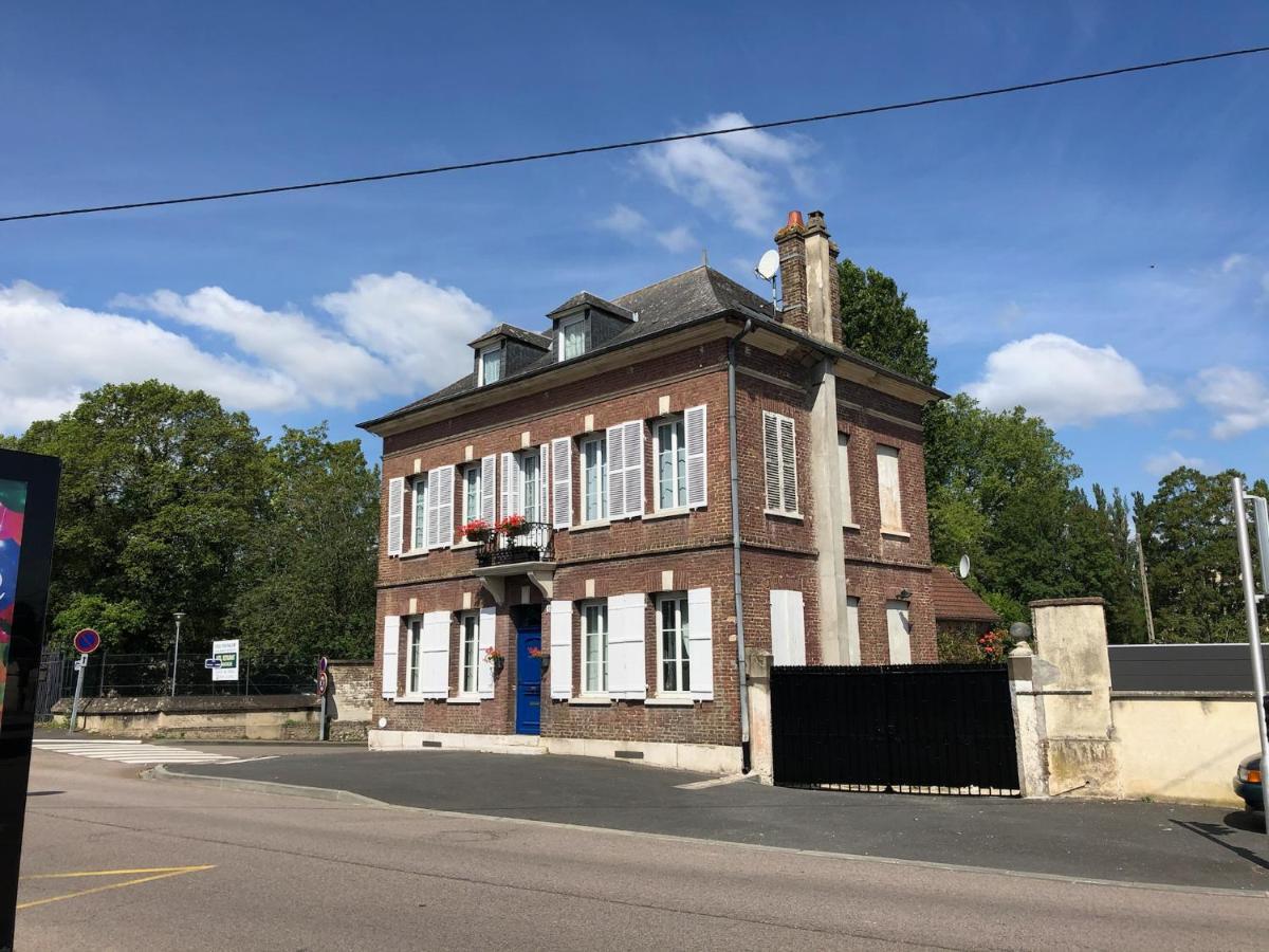 Maison Quatre Freres Louviers Eksteriør bilde